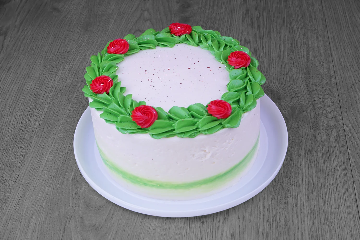 Pastel decorado, florecer. pastel con rosas, pastel sencillo. pastel bonito. pastel de cumpleaños